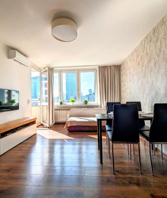 Appartamento 2-rm. Skyline View. Center. *
