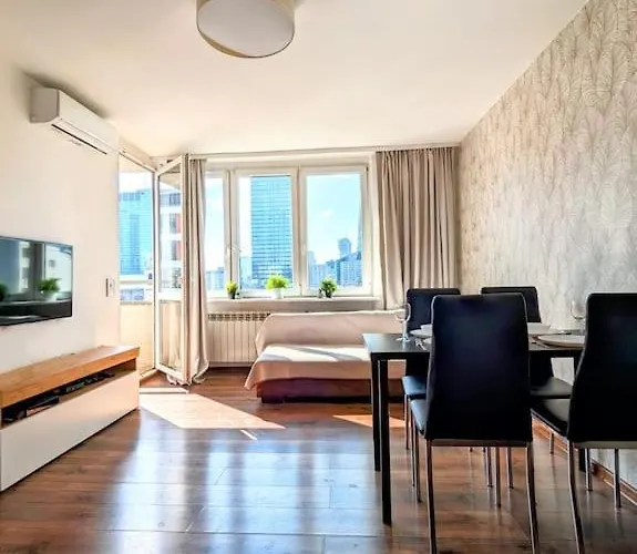 2-Rm. Skyline View. Center.